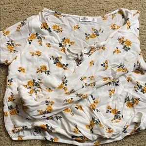 Adorable long sleeve Hollister blouse!